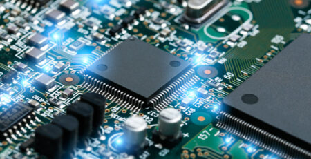 Un firmware con sistema operativo integrato è un tipo di software embedded che gestisce le risorse hardware attraverso un sistema operativo dedicato.